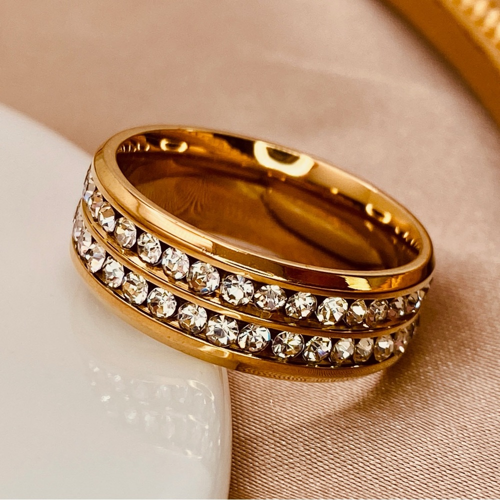 Stunning Titanium Diamonds CZ Wedding Band Ring in Gold - Picture 9 of 10